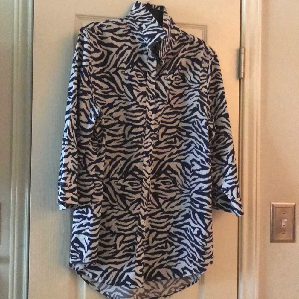 Chico’s No Iron blue and white cotton shirt.